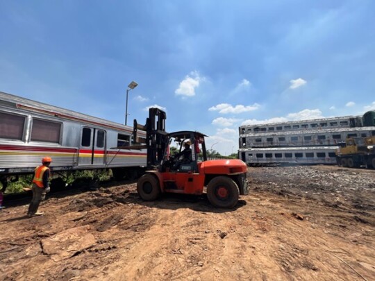 Relokasi 40 KRL Afkir, KAI Logistik Buktikan Kompetensi Angkut Barang Berat