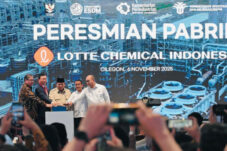 Presiden Prabowo Subianto meresmikan pabrik Lotte Chemical Indonesia (LCI) di Kota Cilegon, Provinsi Banten, pada Kamis, 6 November 2025. (Foto: Setpres)