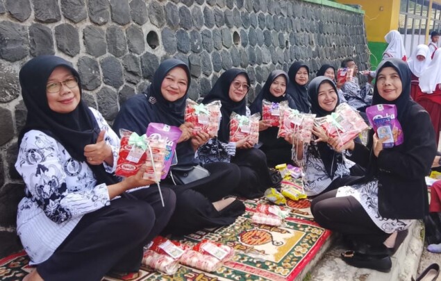 Hari Guru 2025, Alumni SDN 204 Cidadap Berikan Apresiasi