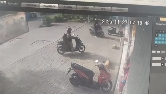 Motor Raib dalam Hitungan Detik, Aksi Dua Pencuri di Songgom Brebes Terekam CCTV