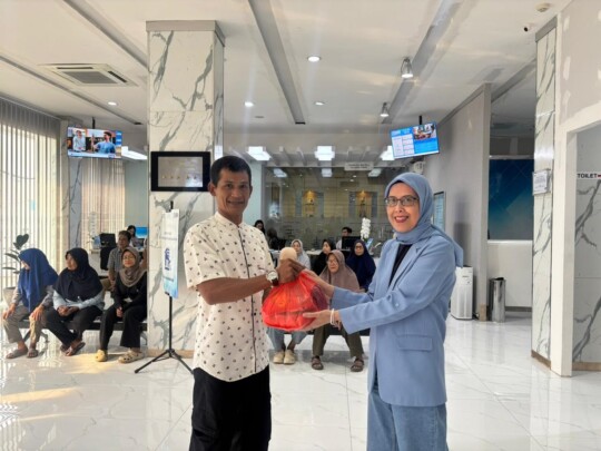 BRI Cimanggis Salurkan Santunan bagi Dhuafa dan Anak Yatim