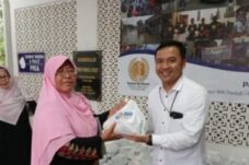 BRI Cibubur Salurkan Paket Sembako Untuk Masyarakat