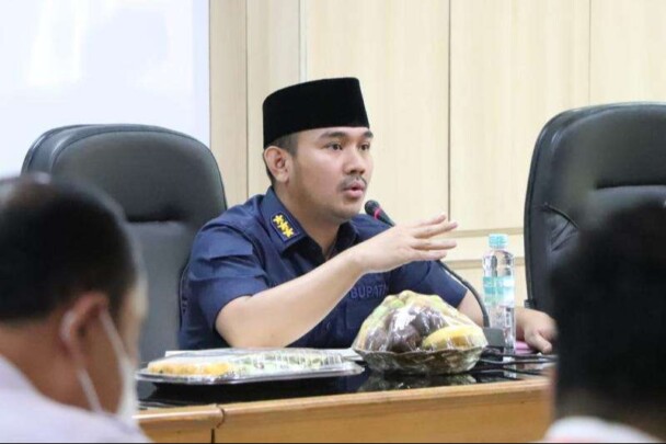 Bupati Bekasi Ade Kuswara Terjaring OTT KPK, Kekayaan Rp 79 Miliar dan Mobil Mewah Disorot