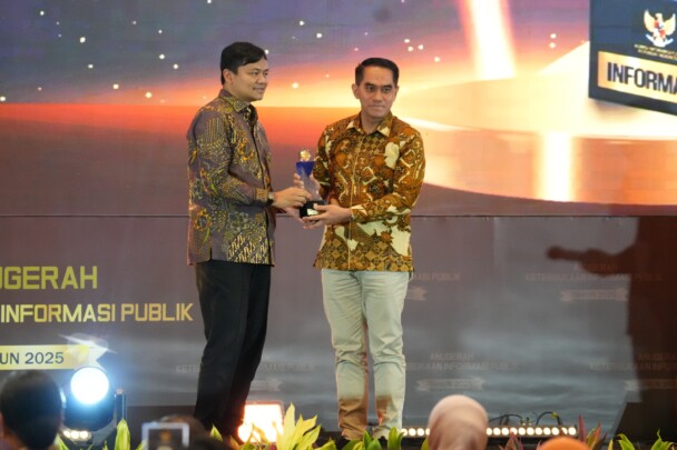 Kementerian P2MI Raih Peringkat 5 Anugerah Keterbukaan Informasi Publik