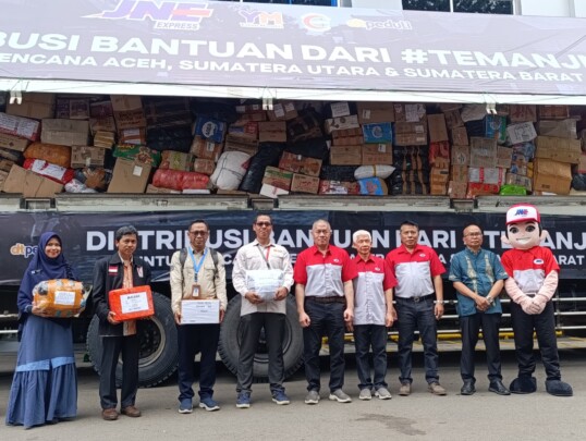 JNE Kirim Bantuan 500 Ton untuk Korban Banjir dan Longsor di Sumatera