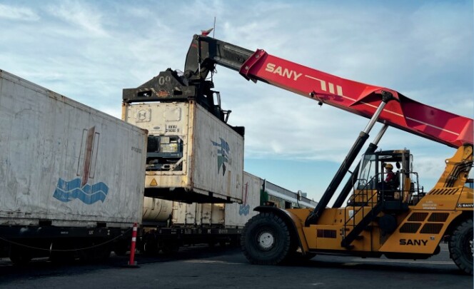 Nataru, KAI Logistik Genjot Layanan KA Kontainer Dingin