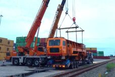 KAI Logistik Kawal Pengiriman Alat Berat Perawatan Jalur KA ke Kuala Tanjung