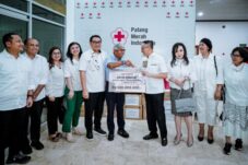 PERADI SAI Serahkan Donasi Tanggap Bencana Sebesar Rp 100 Juta kepada PMI Pusat