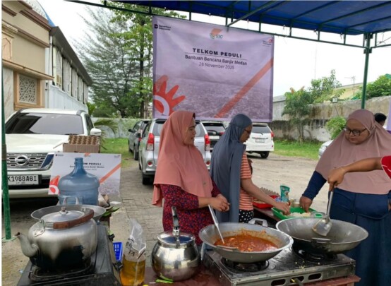 Bantuan Bencana Banjir Medan oleh Telkom Peduli.