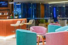 Tonna Tonnie, Co-Working Rasa Hotel Bintang Empat