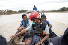 Akses Kesehatan Terputus, Dompet Dhuafa Selamatkan Pasien Banjir