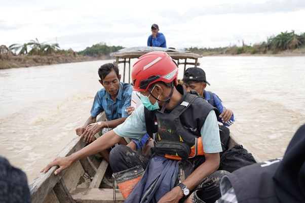 Akses Kesehatan Terputus, Dompet Dhuafa Selamatkan Pasien Banjir