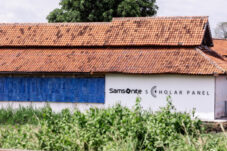 Samsonite Indonesia Ubah 1.792 Koper Bekas Jadi Panel Peredam Suara