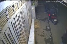 Aksi Komplotan Pencuri Motor di Saditan Brebes Terekam CCTV