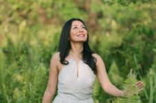 Dee Lestari Kembali Bernyanyi Lewat “(Jangan) Jatuh Cinta”