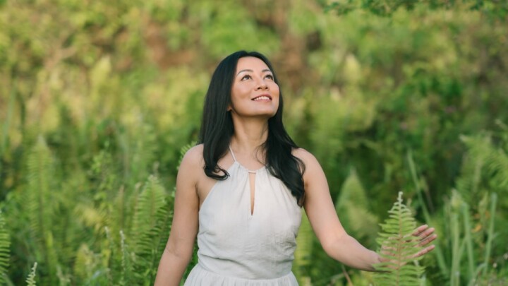 Dee Lestari Kembali Bernyanyi Lewat “(Jangan) Jatuh Cinta”