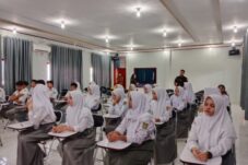 Wali Murid Polisikan Guru di Pamulang, DPR Minta Polisi Kedepankan Pendekatan Restorative Justice