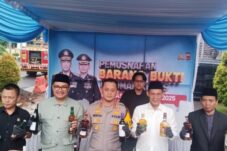 Hampir 10 Ribu Botol Miras Ilegal Dimusnahkan Polres Bogor di Akhir 2025