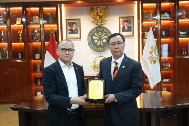 Menteri P2MI dan Menteri Industri Sarawak Sepakat Bentuk Task Force Percepatan Penempatan Pekerja Migran
