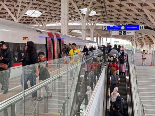 Kereta Cepat Whoosh Catat Puncak Arus Balik, 11 Ribu Tiket Terjual