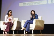 Perempuan, Layar Digital, dan Peran yang Tak Pernah Tunggal