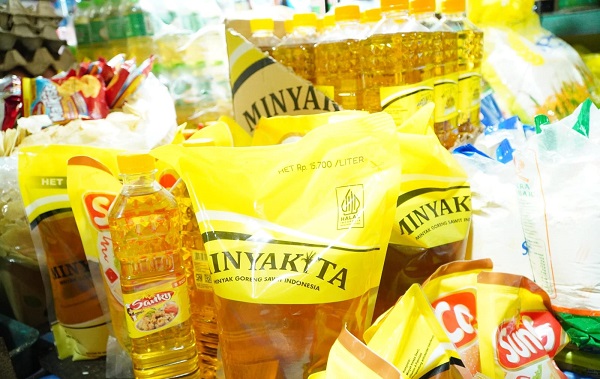 Amran Tegaskan Negara Hadir Kendalikan Minyak Goreng, BUMN Jadi Benteng Stok Nasional