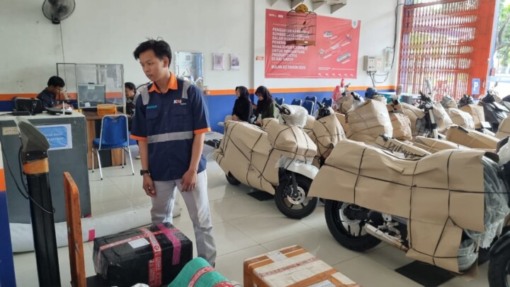 KAI Logistik Volume Pengiriman Tembus 3.000 Ton Selama Periode Libur Nataru 2025/2026