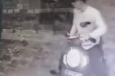 Aksi Pencurian Motor di Minimarket Pantura Losari Brebes Terekam CCTV