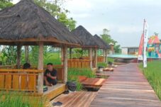 Pemdes Kubangjero Sulap Tanah Kas Desa Jadi Wisata Kampoeng Sawah