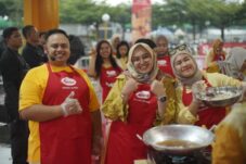 250kg Tempe Kriwang Ludes dalam ‘Dapur Tempe Kriwang’ Sasa di Surabaya
