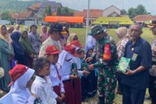 Tak Hanya Bangun Desa, TMMD Brebes Bagikan Susu, Telur, dan Layanan Kesehatan Gratis