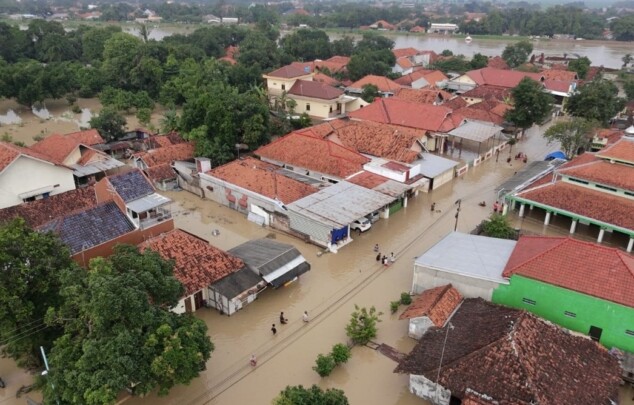 Sungai Cisanggarung Meluap, Banjir Rendam Ratusan Rumah di Losari Brebes