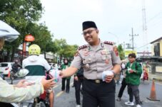 Bagi Takjil hingga Bukber, Polres Brebes Perkuat Sinergi dengan Mahasiswa