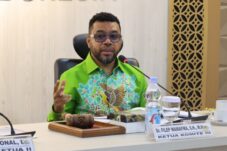 235 Nakes Honorer Manokwari Dirumahkan, Filep DPD: Tidak Sejalan dengan Program Nasional