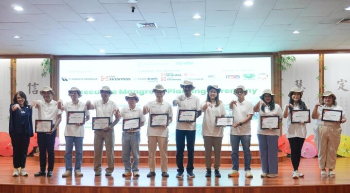 VIVA Apotek Perkuat Komitmen ESG Lewat Penanaman Mangrove di Taman Wisata Angke