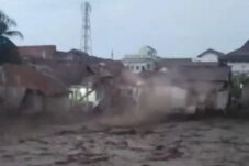 Hujan Deras Picu Kali Keruh Meluap, Dua Rumah Hanyut, Jalan Sirampog–Bumijawa Putus