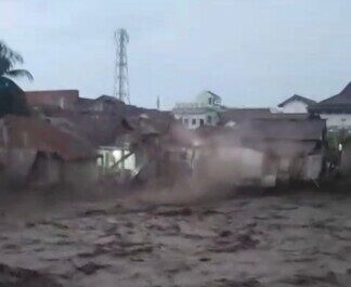 Hujan Deras Picu Kali Keruh Meluap, Dua Rumah Hanyut, Jalan Sirampog–Bumijawa Putus