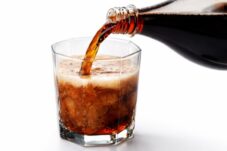 10 Bahaya Minuman Bersoda bagi Kesehatan, Bisa Picu Diabetes hingga Penyakit Jantung
