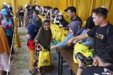 JBS Perkasa Bagikan 3.250 Paket Sembako Lewat Fortress Ramadhan White 2026 di Tangerang