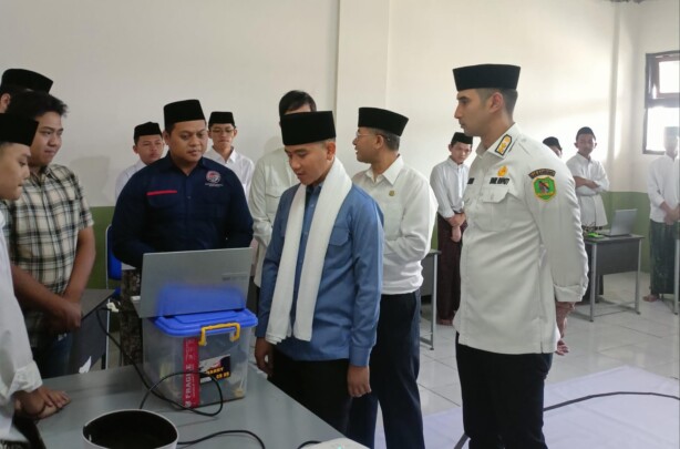 PRSI dan Wapres Gibran Tinjau Pembelajaran AI dan Robotik di Pesantren Baitul Arqom Bandung