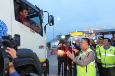 Arus Balik Lebaran Dijaga Ketat! Kakorlantas Hentikan Truk Bandel di Tol Pejagan