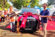 Peserta Mudik Asyik Alfamart 2026 Dapat Mobil Listrik Denza D9, Rezeki Tak Terduga Jelang Lebaran