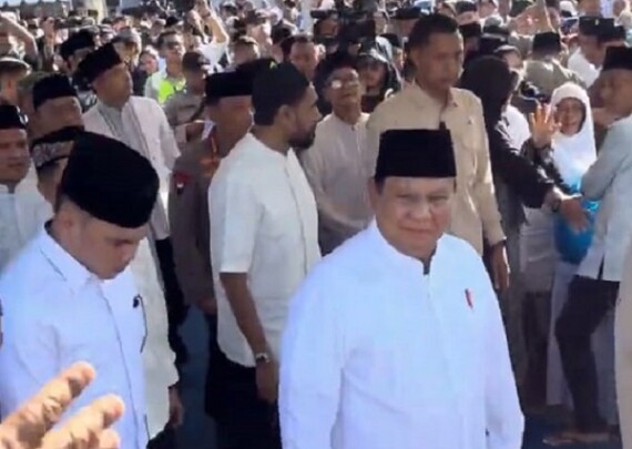 Prabowo dan Menteri PU Salat Id di Aceh Tamiang, Pastikan Hunian Pascabencana Nyaman Dihuni Warga