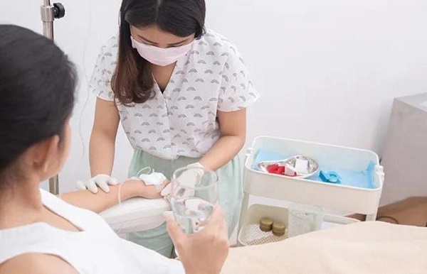 Tren Injeksi Vitamin C 2026: Cara Cepat Perkuat Imun dan Cerahkan Kulit