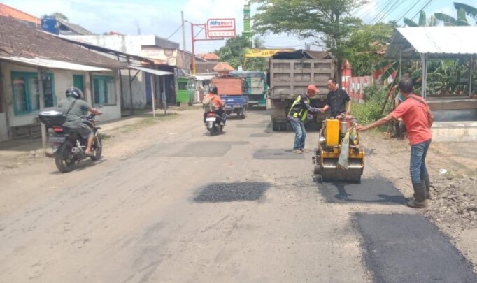 Jelang Mudik Lebaran, DPU Brebes Targetkan Perbaikan Jalan Rampung H-7