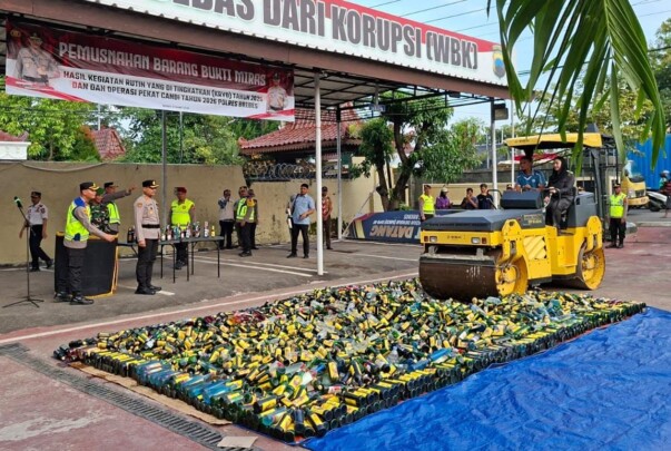 Polres Brebes Musnahkan Ribuan Botol Miras Hasil Operasi Pekat
