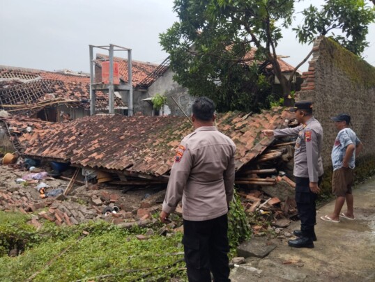 20 Rumah di Desa Cipelem Bulakamba Rusak Diterjang Angin Kencang