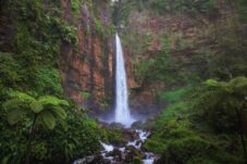 Air Terjun Kapas Biru Lumajang: Pesona Eksotis di Kaki Semeru yang Wajib Dikunjungi