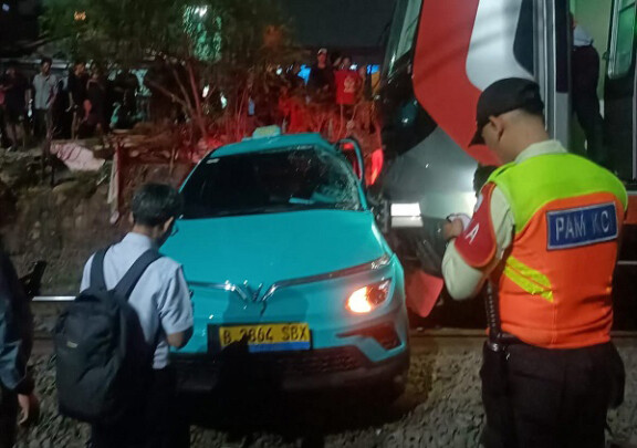 DPR Dukung Kemenhub Evaluasi Taksi Green SM usai Tabrakan KRL – KA Argo Bromo