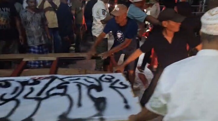 Warga Brebes Bongkar Gerobak yang Diduga Jadi Tempat Transaksi Obat Terlarang